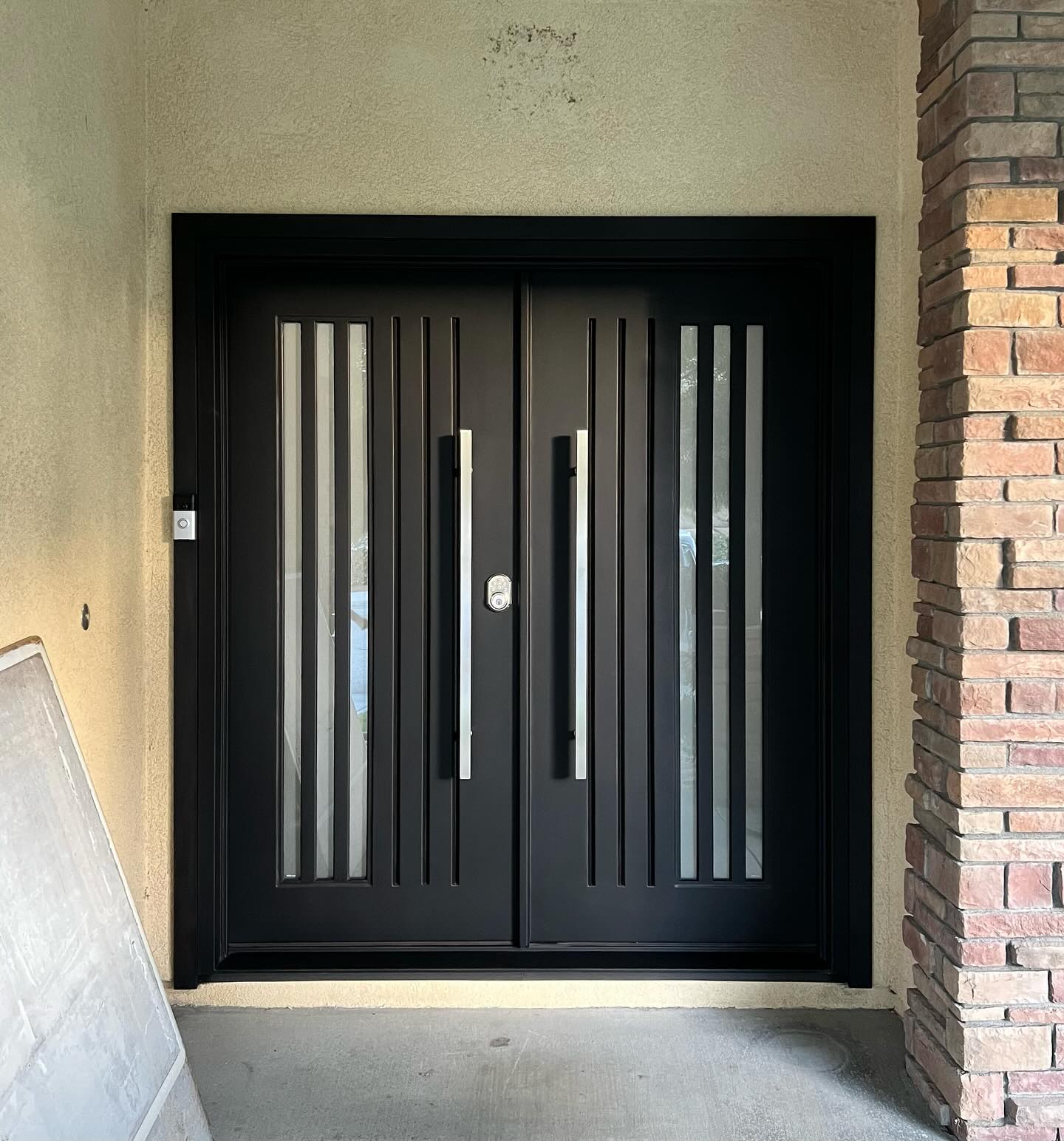 Security entrance door with vertical stripes